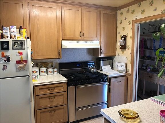 2nd image of 2124 W Pacific Ave