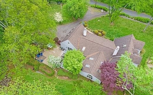 2nd image of 209 Lake Rd