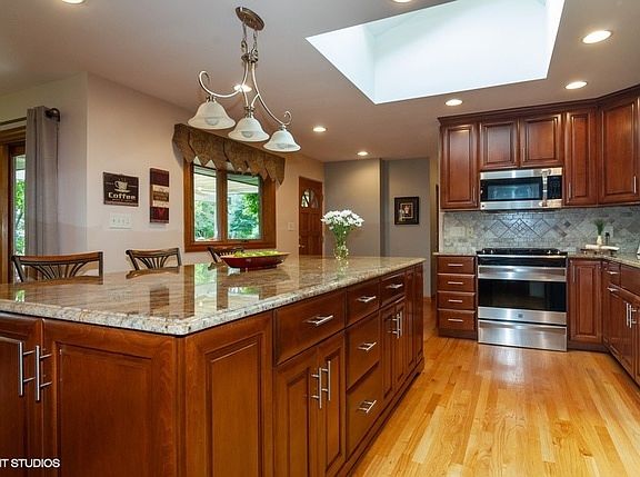 4th image of 412 Kingsway Dr