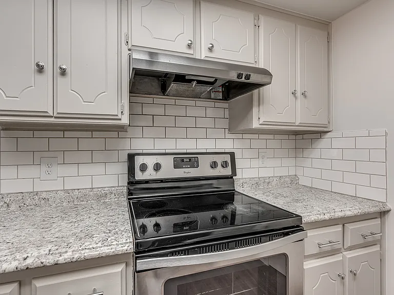 9027 N Rockwell Dr — Photo 13