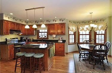 3rd image of 10126 Woodbury Dr