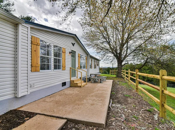 768 Union Hill Rd, Hendersonville, NC 28792