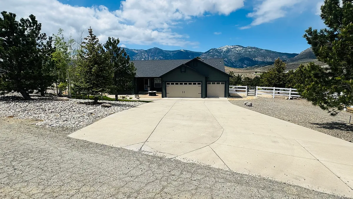 Building Photo - 3500 Green Acre Dr