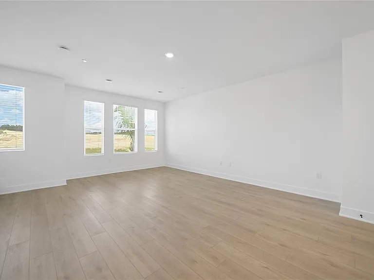 15219 Hamlin Park Dr — Photo 10