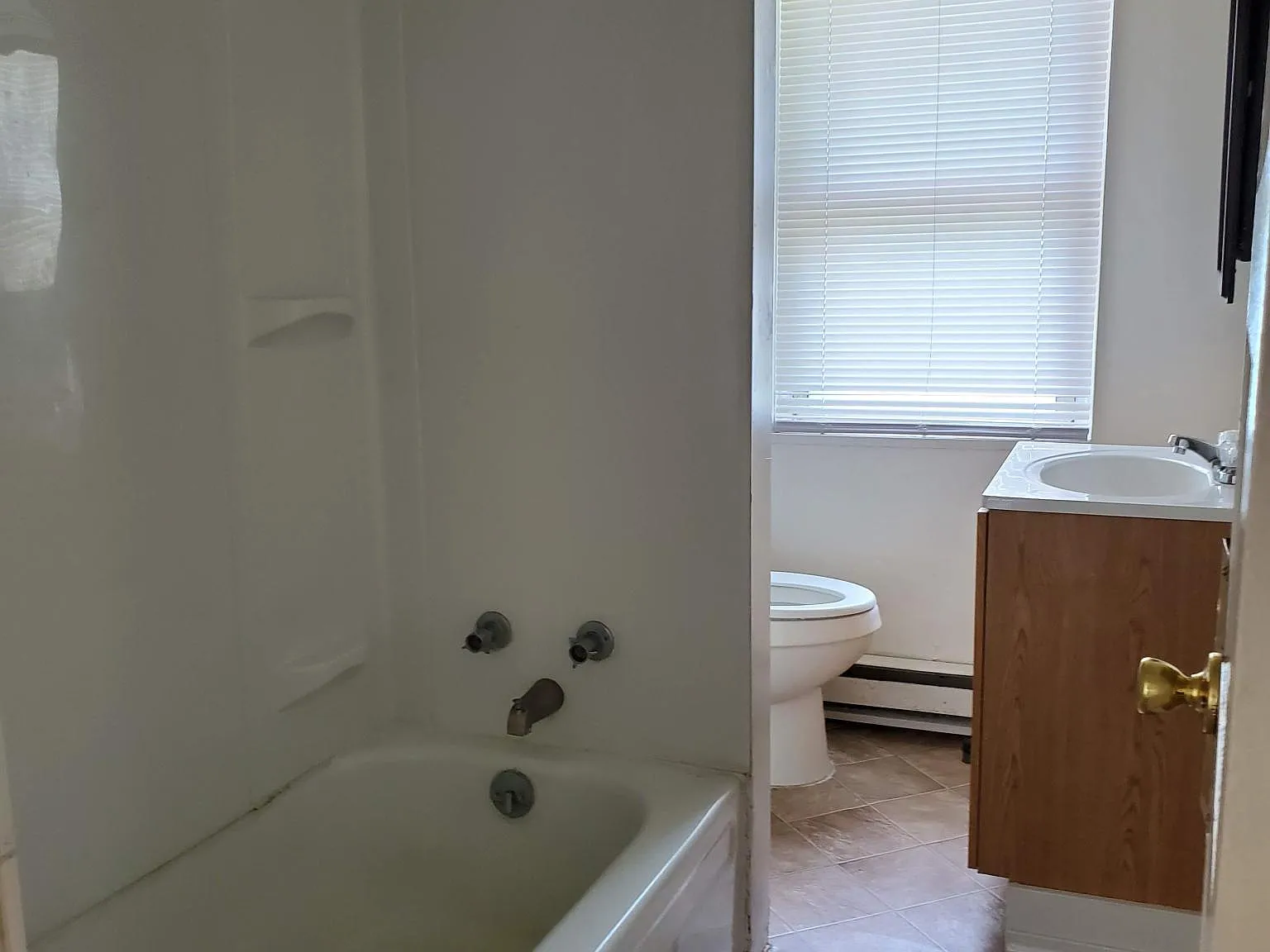 3 bed, 1000 sqft, $695 — Photo 4