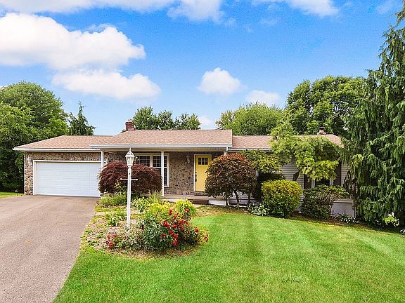 2nd image of 229 Wallace Cir