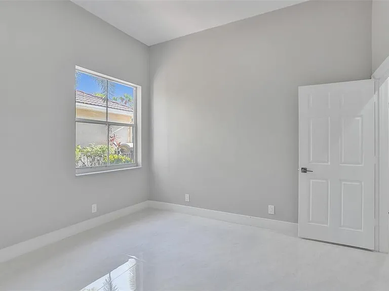 5885 NW 121st Ter — Photo 24