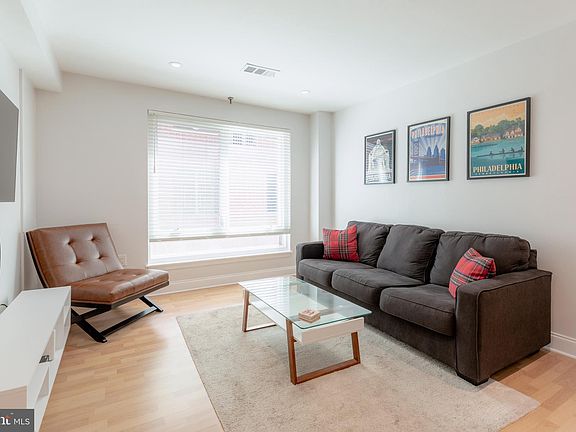 3rd image of 130 N Bread St #218