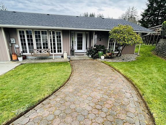 2nd image of 922 Fern Pl