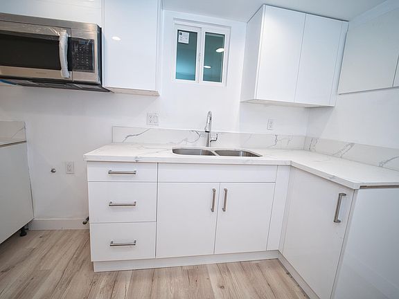 5th image of 10858 Plainview Ave #A