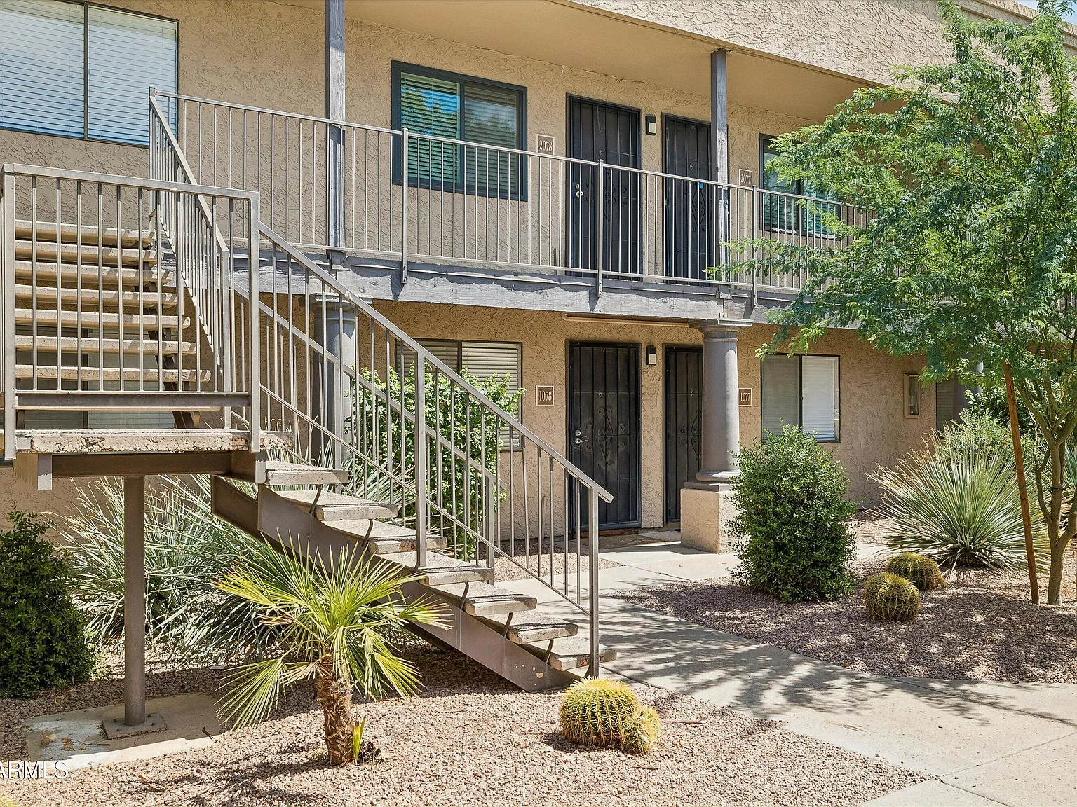 1 bed, 1.0 bath, 750 sqft, $1,299 — Photo 2