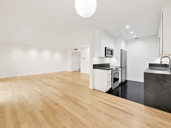 3rd image of 7767 Hollywood Blvd APT 301