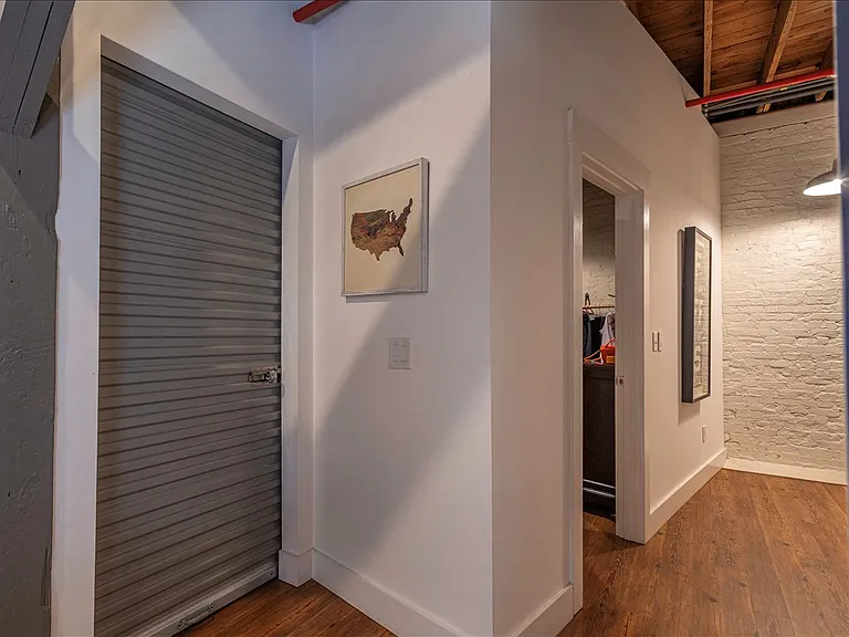 585 White Cir #402 — Photo 20