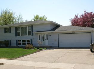 1104 12th Ave NE, Aberdeen, SD 57401