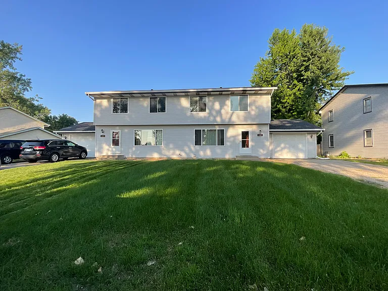 1077 Thorndale Ave — Photo 1