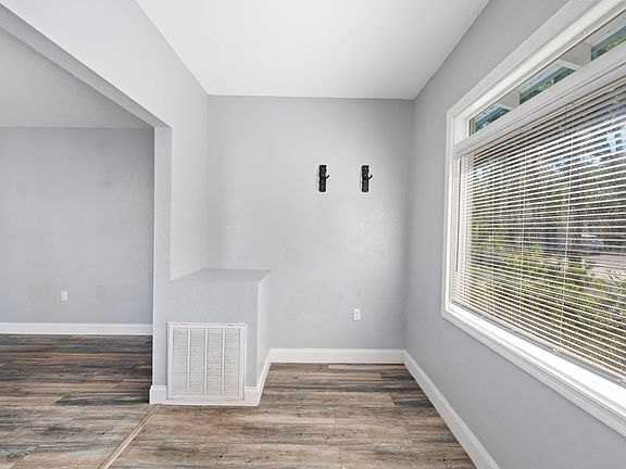 4th image of 710 Winfree Ave