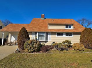 217 Cypress Ln W, Westbury, NY 11590