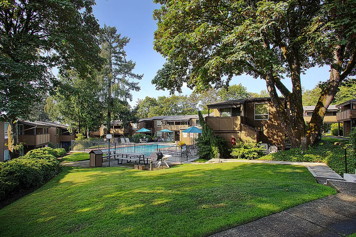 Knoll West Apartments — Photo 3