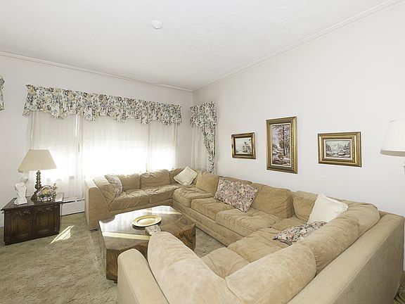 3rd image of 2824 N Newcastle Ave