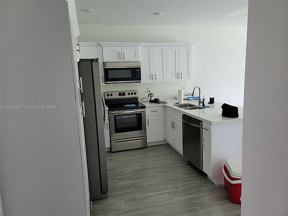 5th image of 610 W 12th St