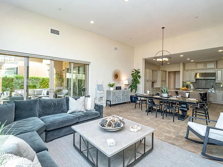80450 Platinum Way — Photo 11