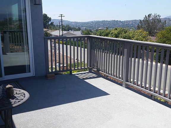 Large deck off master bedroom