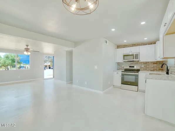 7752 E Apple Tree Dr, Tucson, AZ 85730