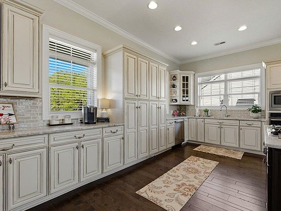 4th image of 228 Wahee Pl.