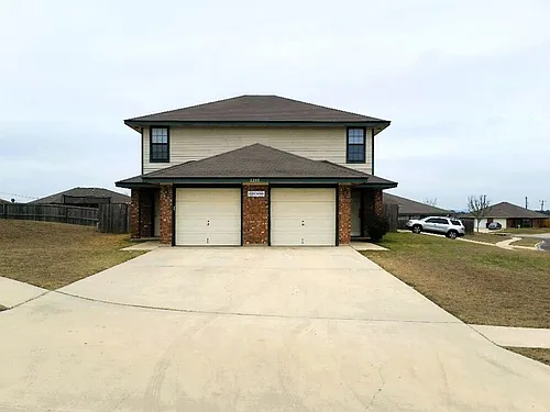 5202 Daybreak Cir Photo 1
