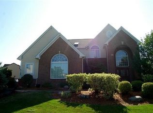 6162 Majestic Oaks Dr, Commerce Township, MI 48382