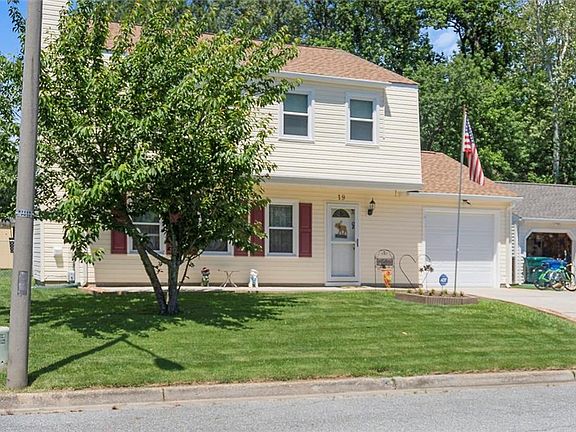 4th image of 19 Jolama Dr