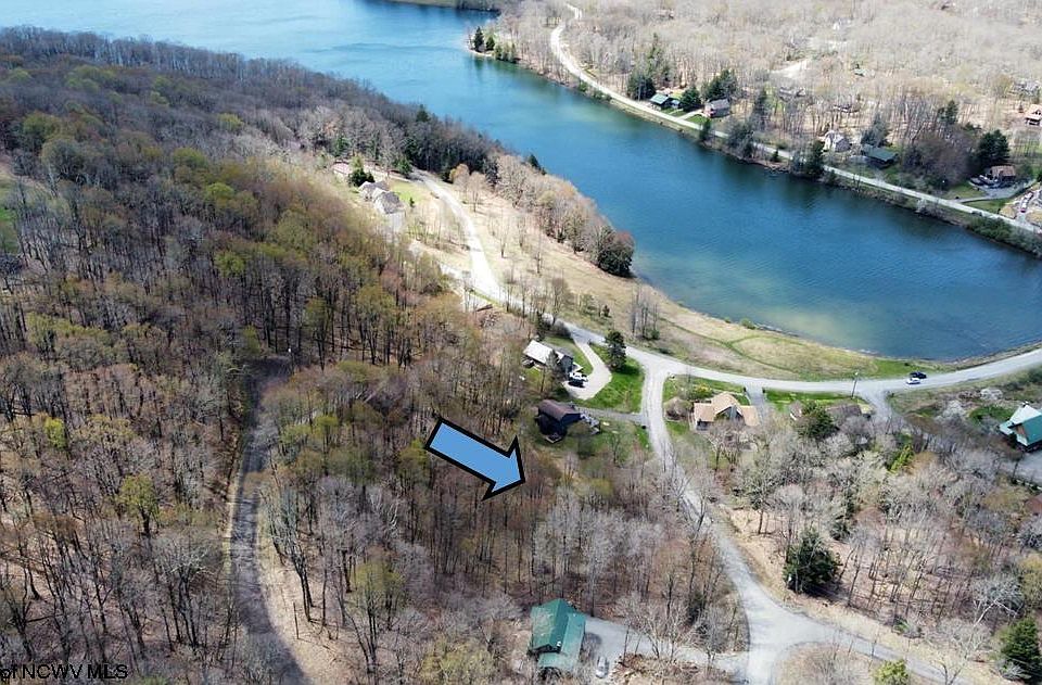 1st image of 5 Woodbine Dr