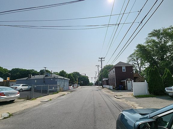 5th image of 223 Northup St