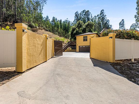5th image of 1070 Marlin Ln
