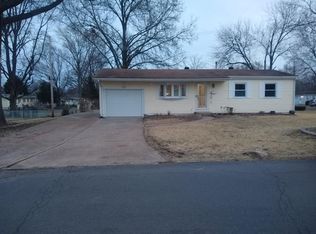 36 Manor Dr, Florissant, MO 63031