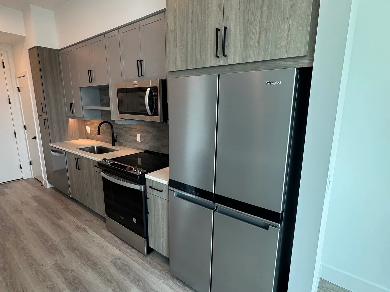 1 bed, 700 sqft, $2,190 — Photo 3