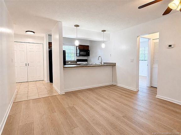 2nd image of 615 Oleander St #201