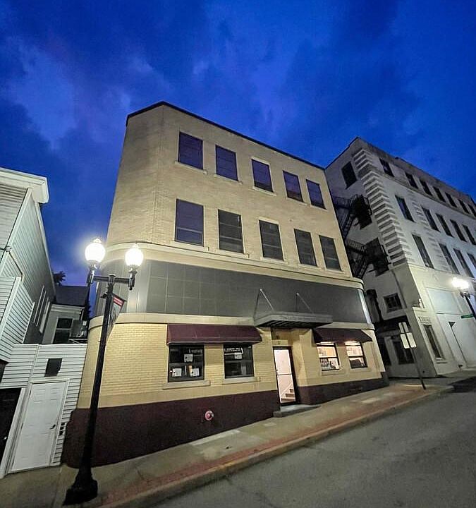 1st image of 17-19 W 2nd St