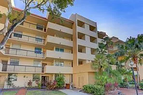 2 bed, 2.0 bath, 1100 sqft, $2,200 — Photo 2