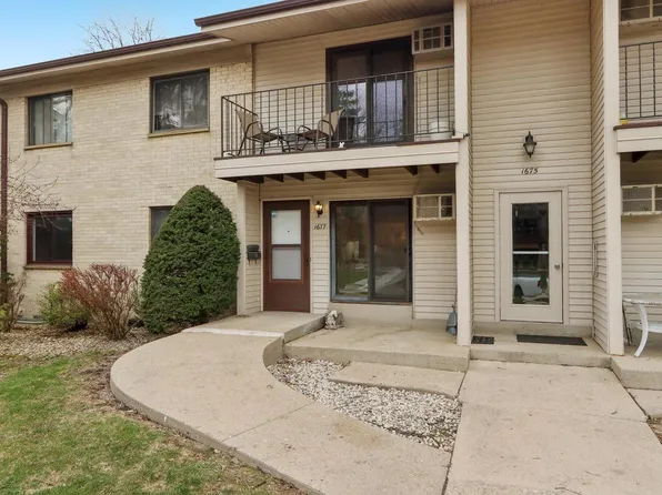 1677 South Coachlight DRIVE, New Berlin, WI 53151