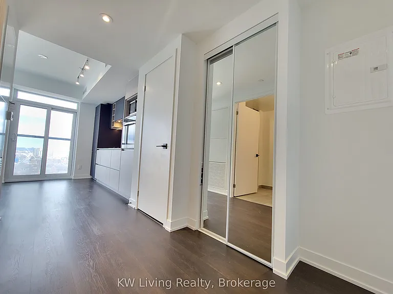319 Jarvis St #2012 — Photo 2