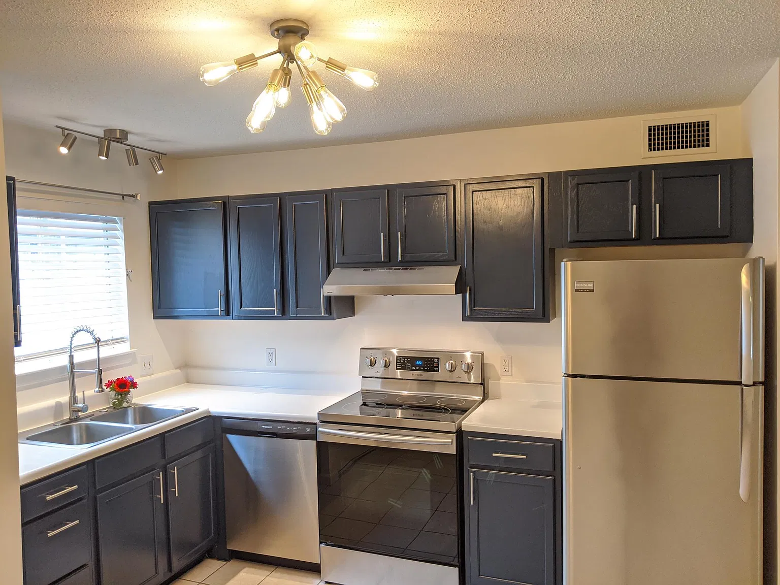 2 bed, 816 sqft, $1,500 — Photo 1