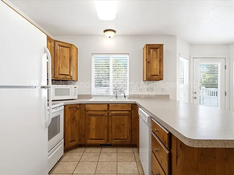 672 E Clearwater Dr N — Photo 12