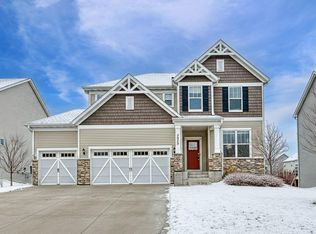 5073 Sandpebble Ln, Woodbury, MN 55129