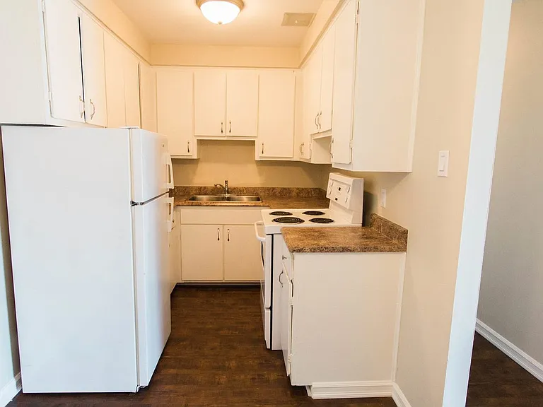 2 Tobin Cres — Photo 4