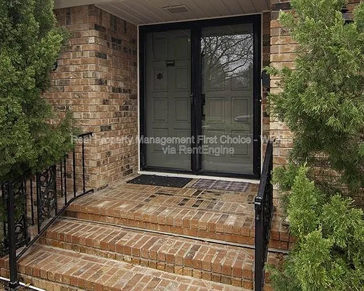 244 N Live Oak Ln — Photo 3