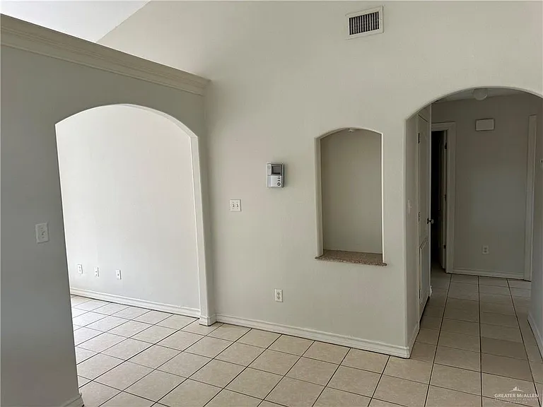 1813 Bahamas Dr — Photo 11