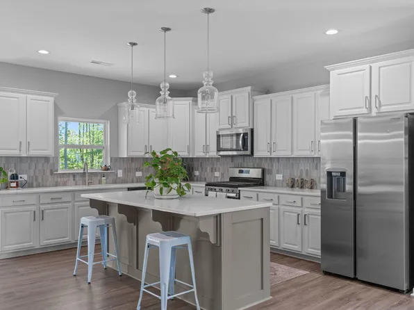56 Curling Creek Dr, Clayton, NC 27527
