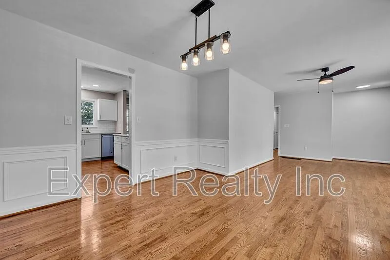 3 bed, 2.5 bath, 1306 sqft, $1,900 — Photo 3