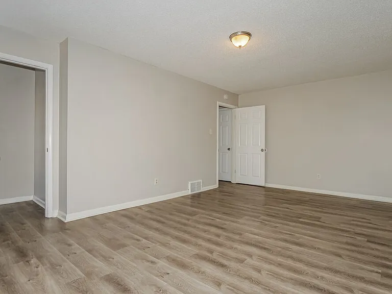 329 Locust Grove Dr — Photo 16